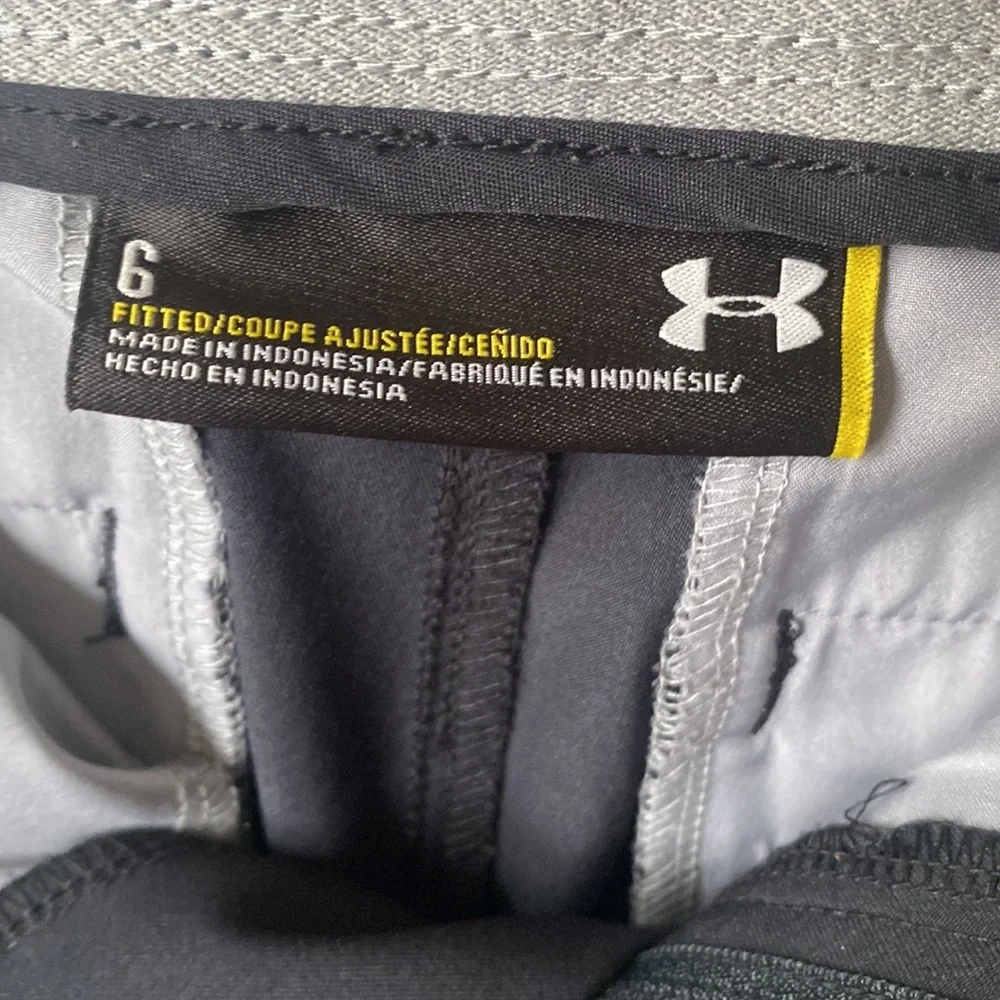 (A6) Under Armor Black Button Fly‎ split hem Fitted shorts, Size S